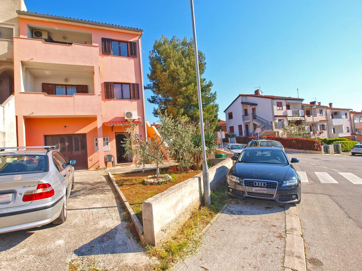 Apartments Sandra 1335 Пула Екстериор снимка