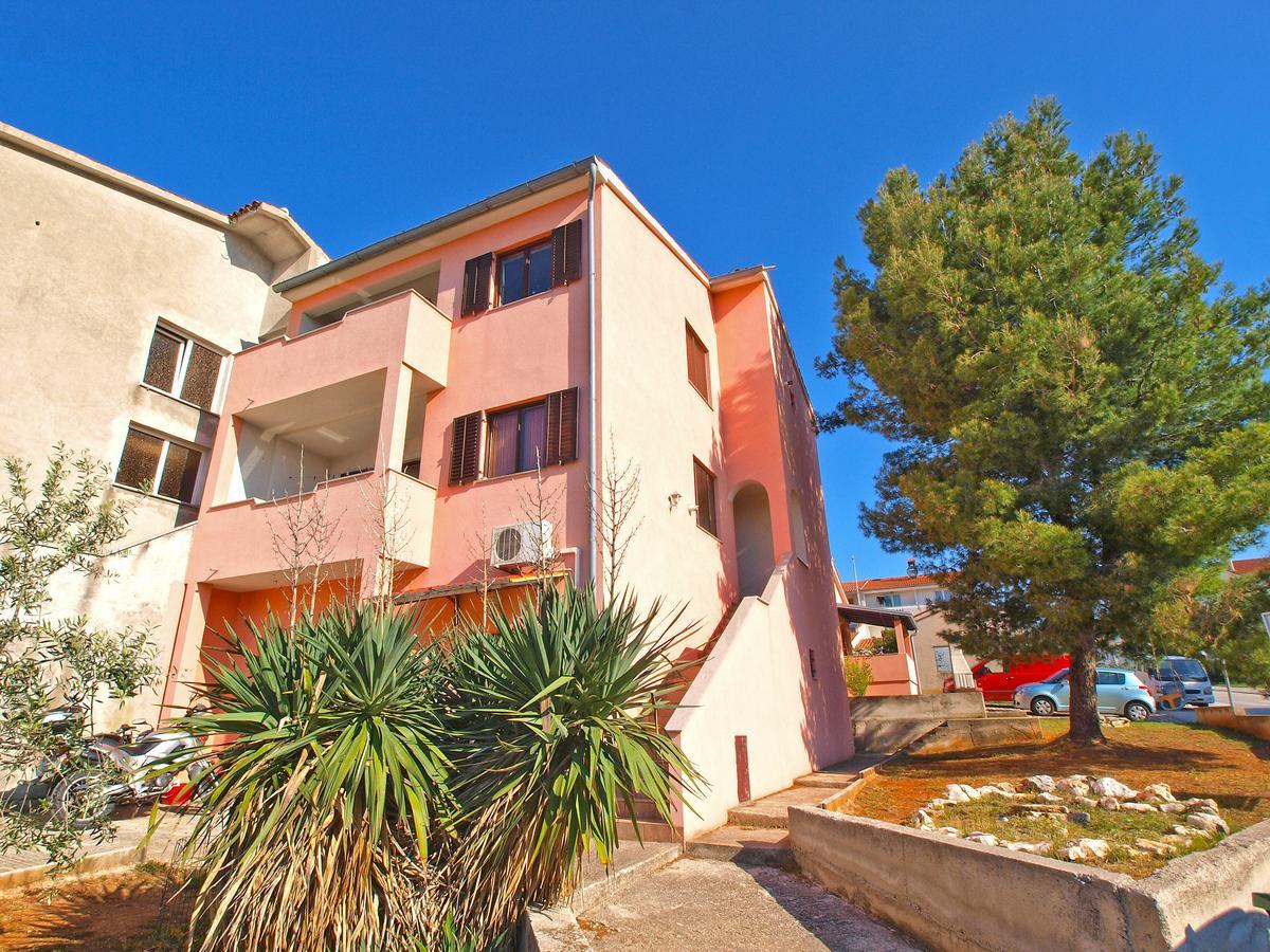 Apartments Sandra 1335 Пула Екстериор снимка