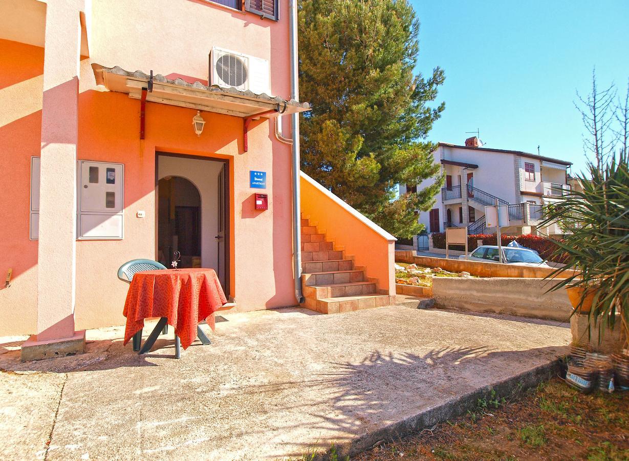 Apartments Sandra 1335 Пула Екстериор снимка