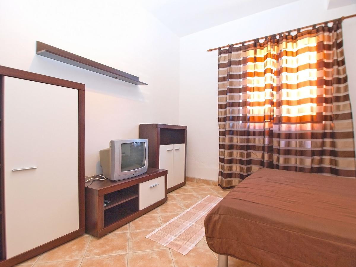 Apartments Sandra 1335 Пула Екстериор снимка