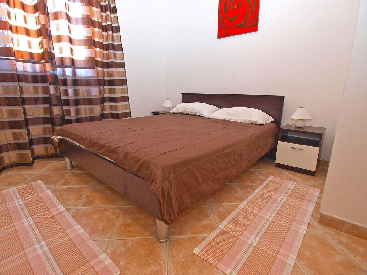 Apartments Sandra 1335 Пула Екстериор снимка