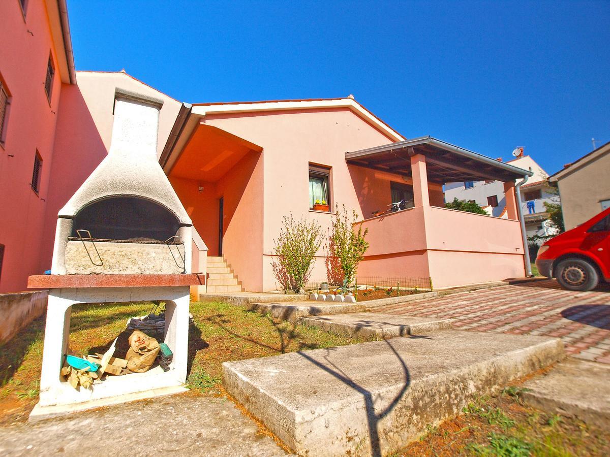 Apartments Sandra 1335 Пула Екстериор снимка