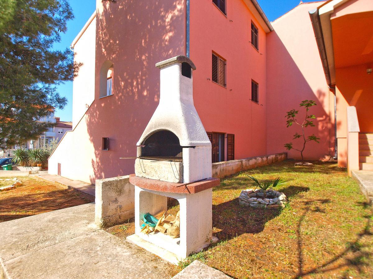 Apartments Sandra 1335 Пула Екстериор снимка