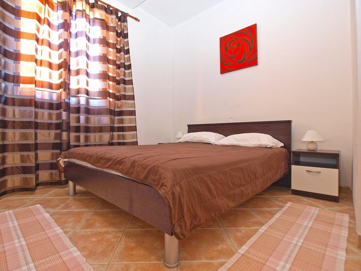 Apartments Sandra 1335 Пула Екстериор снимка
