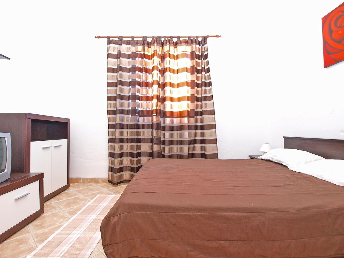 Apartments Sandra 1335 Пула Екстериор снимка